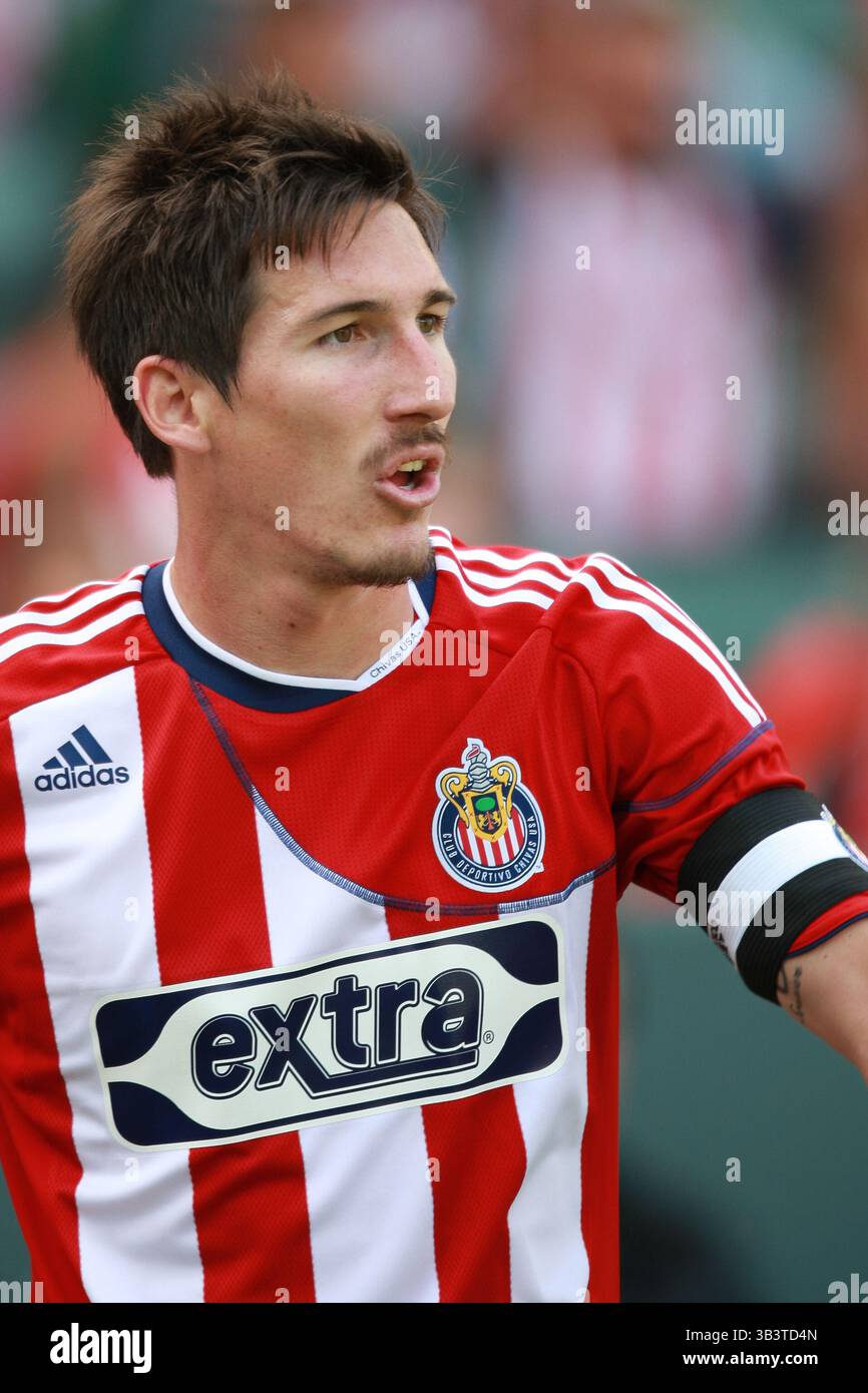 10. April 2010: #16 Mittelfeldspieler und Captain Sacha Kljestan macht sich bereit, einen Eckstoß während des Spiels Chivas USA gegen New York Red Bulls im Home Depot Center in Carson zu nehmen. Chivas besiegte die Red Bulls mit einem 2:0-Ergebnis. Kalifornien. Obligatorischer Credit: Brandon Parry / Southcreek Global (Credit Image: © Brandon Parry via ZUMA Wire) Stockfoto
