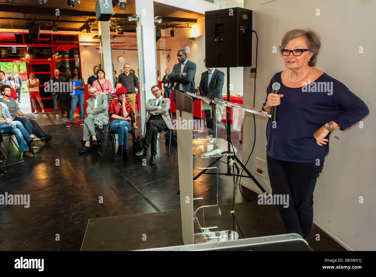 Paris, Frankreich, AIDS HIV Memorial Event, 'Candle Light Day', Sidaction N.G.O. Organization, La Villette, Christine Rouzioux, Französischer Wissenschaftler Stockfoto