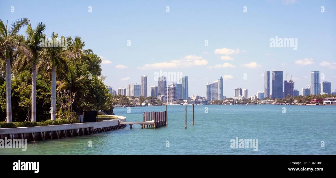 Miami Skyline von einer Insel vor Maimi Beach Stockfoto
