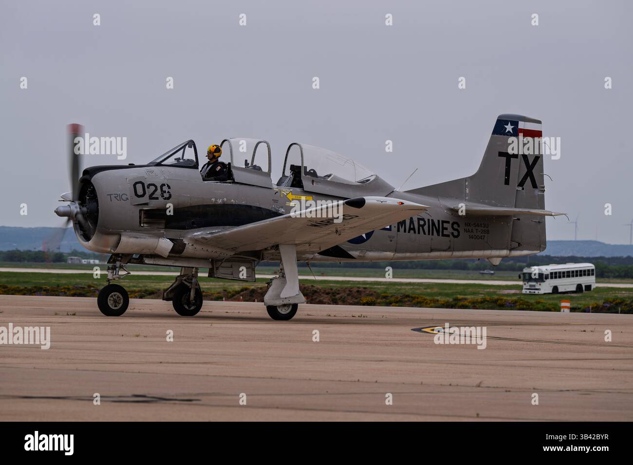 Wings Over West Texas 4-18-2025 Dyess AFB, TX USA Trojan Phlyers T-28 Formation Demonstration auf der Wings Over West Texas Air Show in Dyess AFB Stockfoto