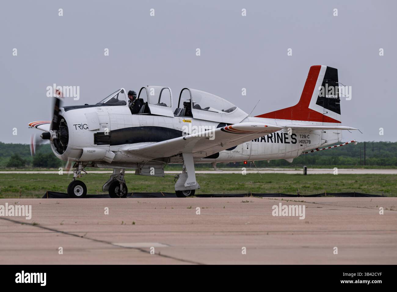 Wings Over West Texas 4-18-2025 Dyess AFB, TX USA Trojan Phlyers T-28 Formation Demonstration auf der Wings Over West Texas Air Show in Dyess AFB Stockfoto