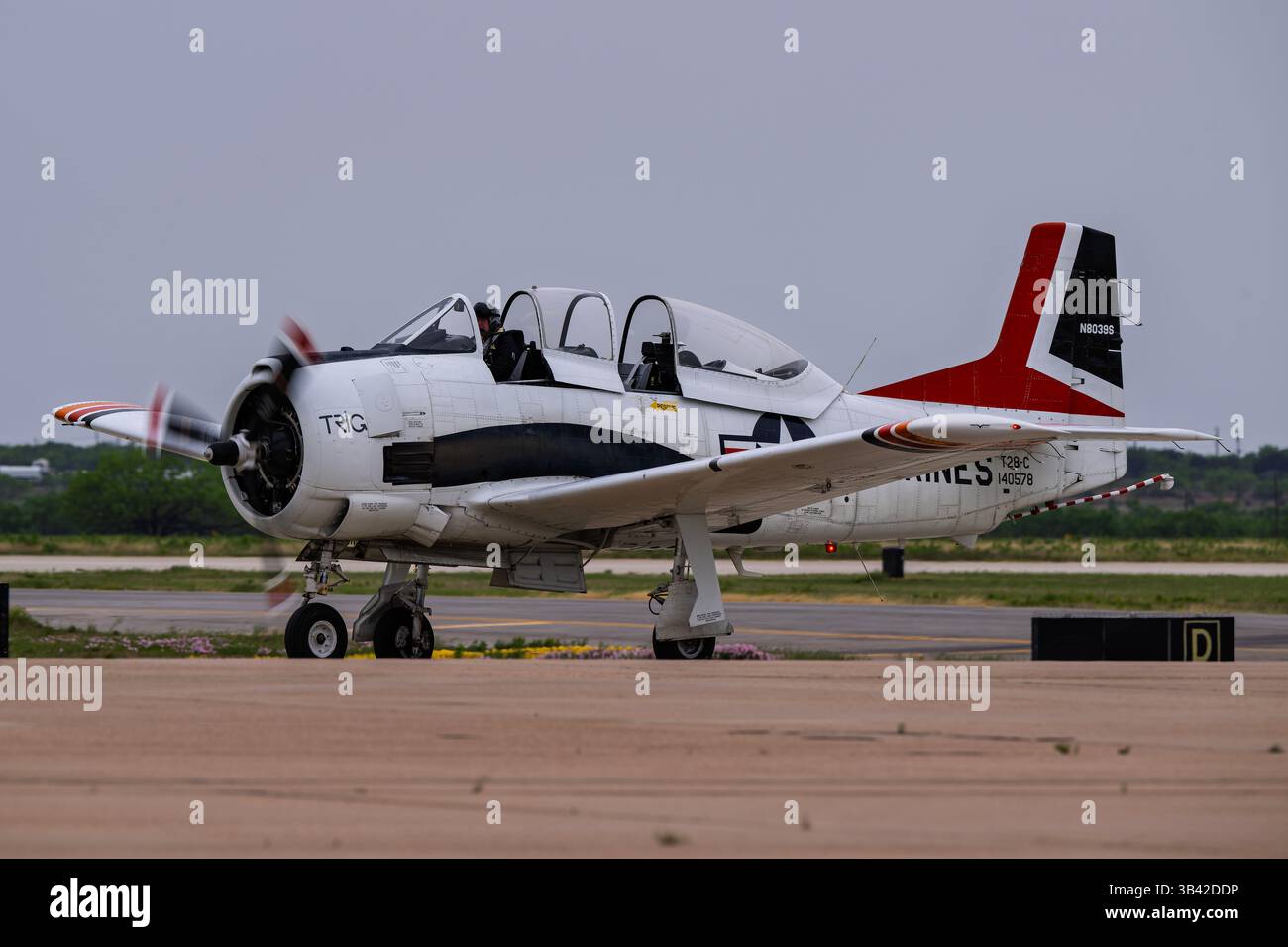 Wings Over West Texas 4-18-2025 Dyess AFB, TX USA Trojan Phlyers T-28 Formation Demonstration auf der Wings Over West Texas Air Show in Dyess AFB Stockfoto