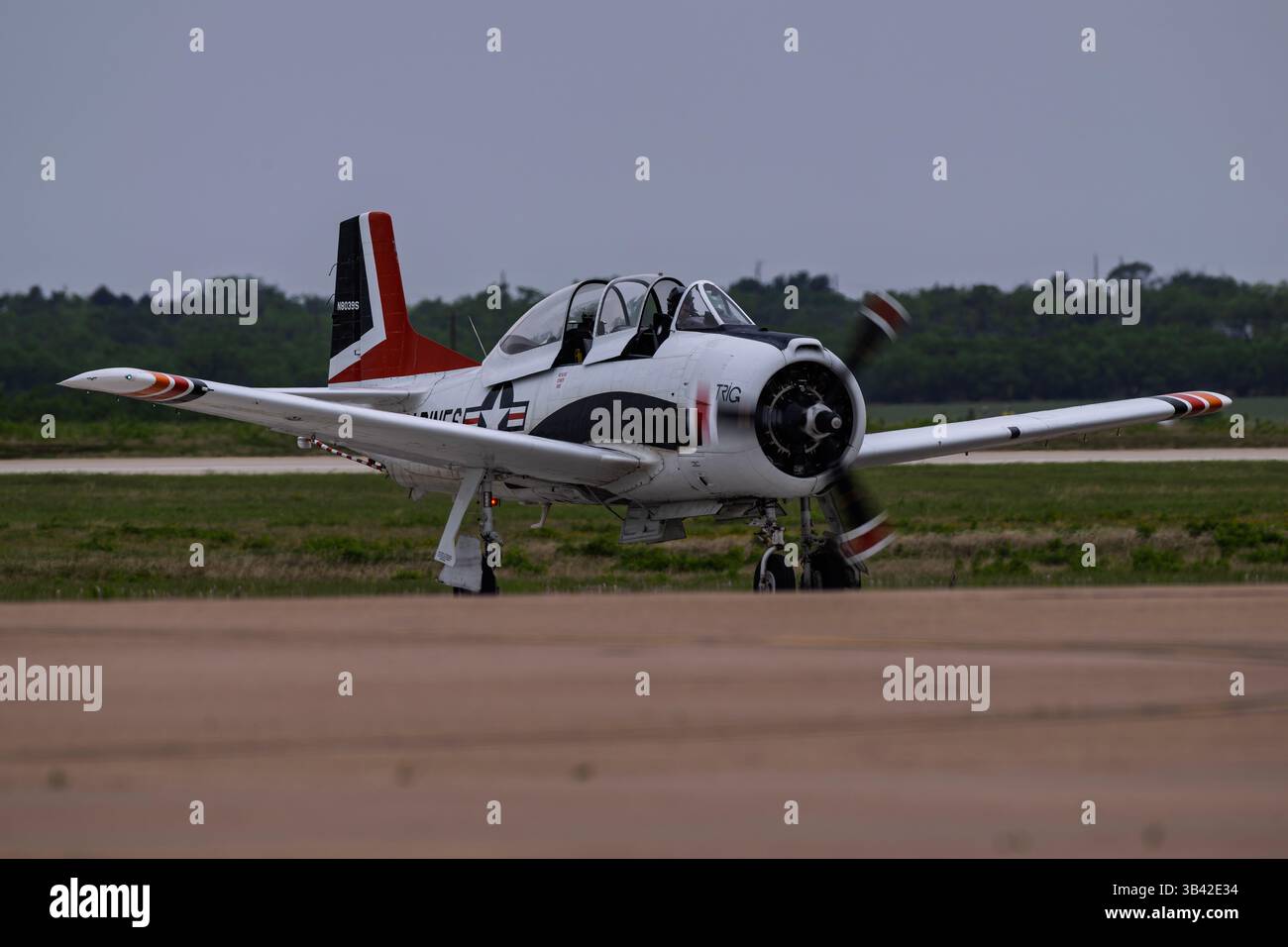 Wings Over West Texas 4-18-2025 Dyess AFB, TX USA Trojan Phlyers T-28 Formation Demonstration auf der Wings Over West Texas Air Show in Dyess AFB Stockfoto