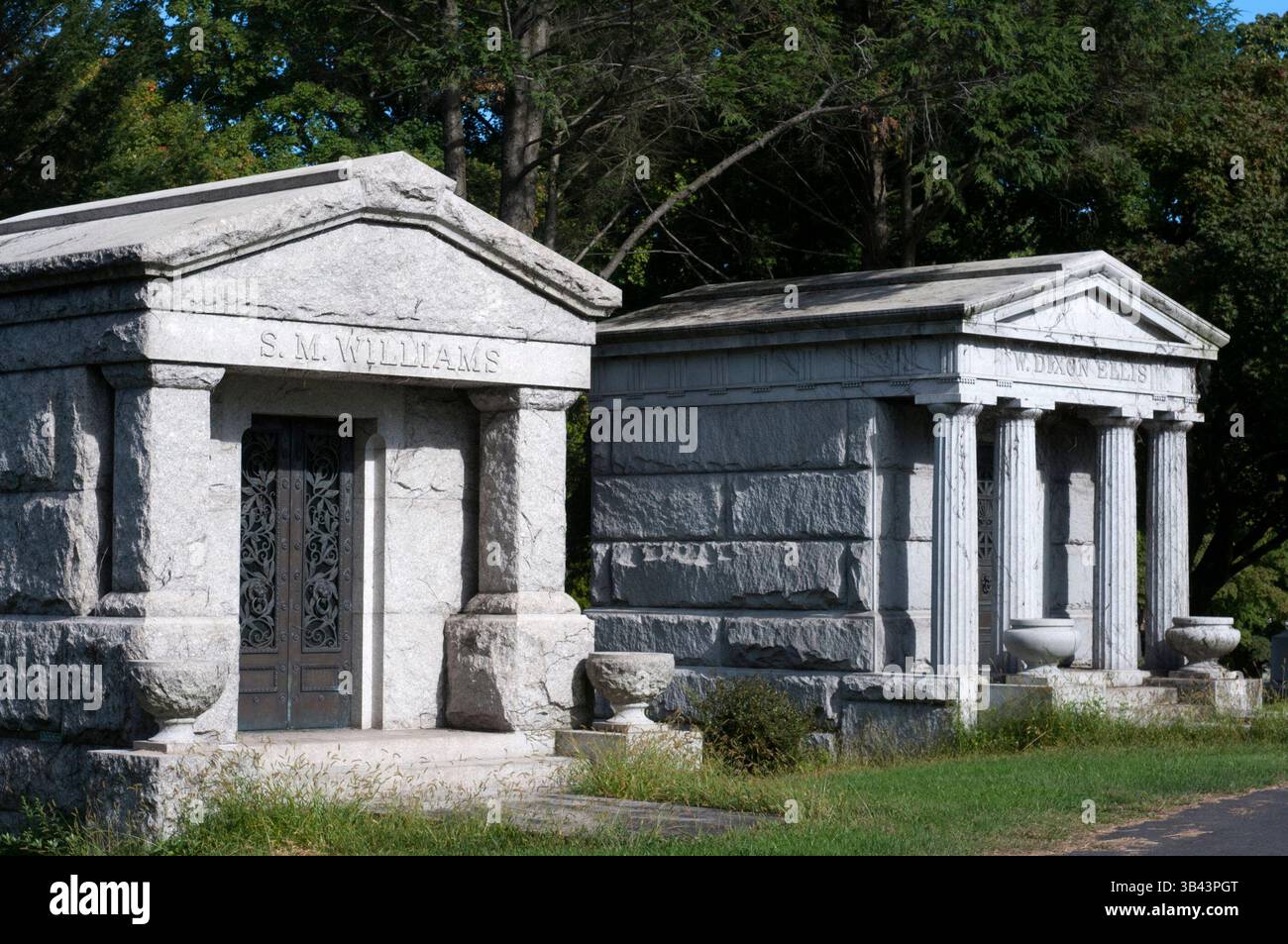 26. Mai 2015 - New York, New York, USA - Woodlawn Cemetery. Webster Avenue Ecke East 233rd Street. Woodlawn 4 (Mo-so 8:30-17/nach vorheriger Genehmigung durch Fotografien). Telefon 718-920-0500. Einer der interessantesten Orte in Bronx, könnte der Woodlawn Cemetery sein, wo sie als berühmte Namen wie Miles Davis oder Duke Ellinton und andere historische Persönlichkeiten enden. Am Eingang können sie Ihnen auf einer Karte mitteilen, wo die Gräber verschieden sind. (Bild: © Sergi Reboredo/ZUMA Wire/ZUMAPRESS.com) Stockfoto