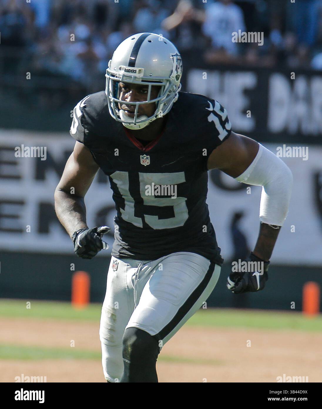 20. September 2015 - Oakland U.S. CA - Oakland WR # 15 Michael Crabtree hatte neun für 111 Yards während des NFL Football-Spiels zwischen Baltimore Ravens und den Oakland Raiders 37-33 im O.Co Coliseum Stadium Oakland Calif Thurman James/CSM(Bild: © Thurman James/CSM via ZUMA Wire) Stockfoto