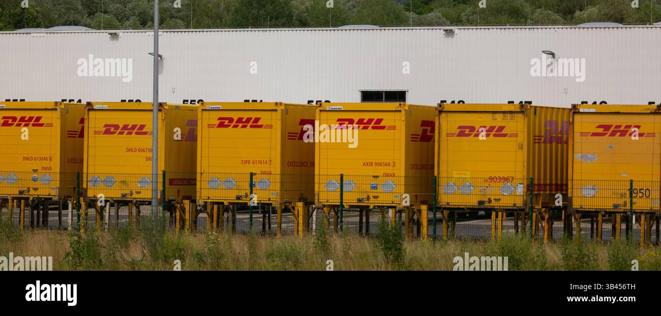 Neuwied, Deutschland - 20. Juni 2021: DHL-Container vor einem DHL-Depot Stockfoto