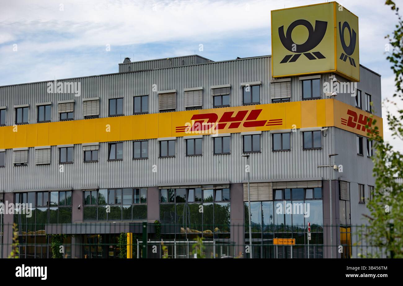 Neuwied, Deutschland - 20. Juni 2021: Bürogebäude eines DHL-Depots Stockfoto