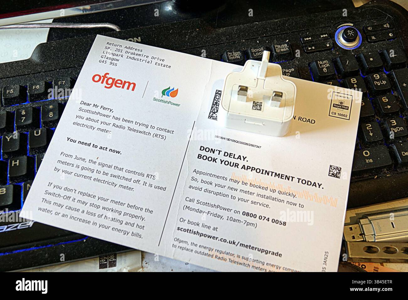 Glasgow, Schottland, Großbritannien. 30. April 2025. Am 30. Juni wurden Kunden kontaktiert, um Termine für den Austausch ihres Zählers zu vereinbaren, um die Möglichkeit einer Unterbrechung ihrer Lieferungen zu verhindern. Credit Gerard Ferry /Alamy Live News Stockfoto