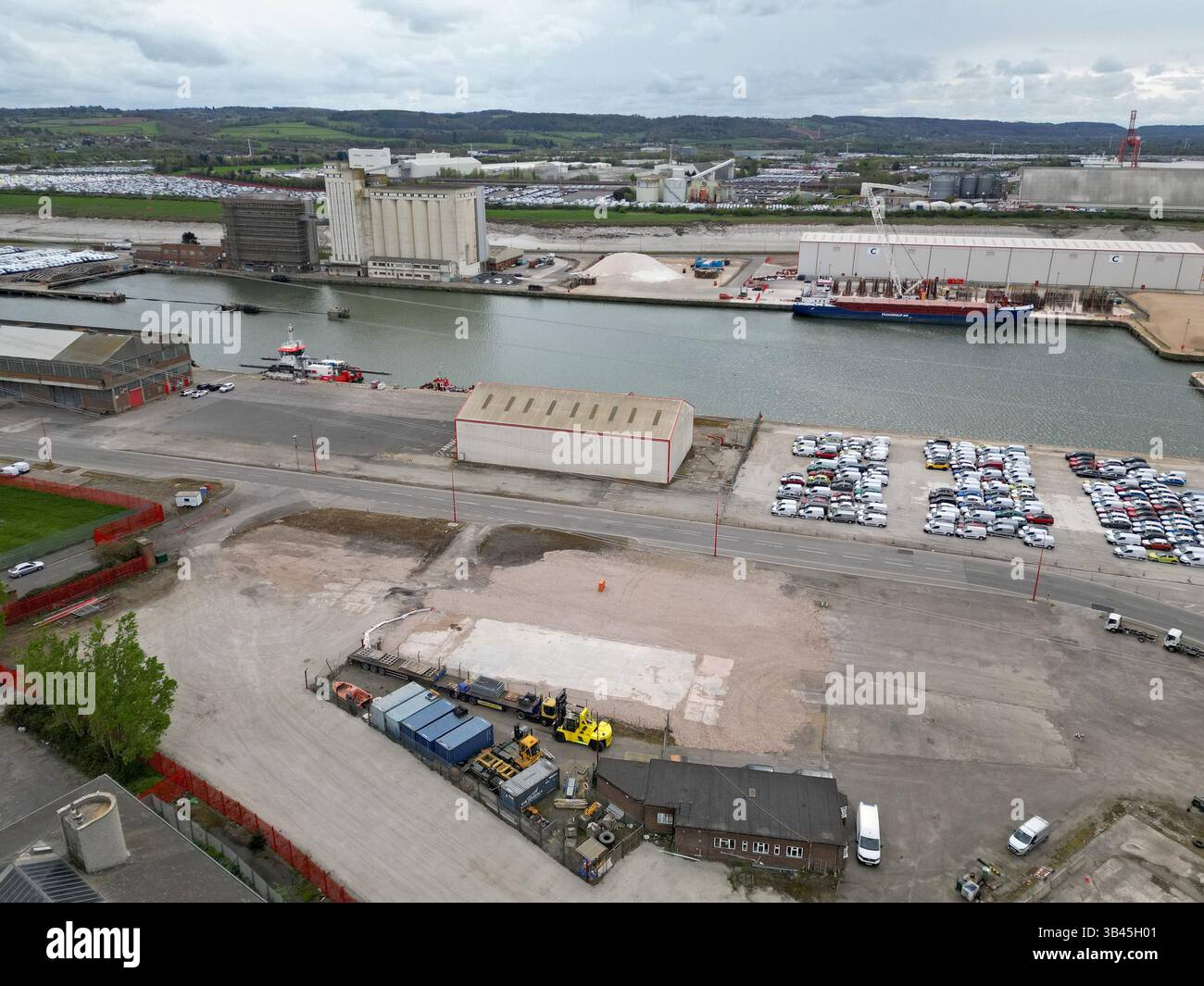Drohnenansicht der Avonmouth Docks, Bristol, Großbritannien, April 2025 Stockfoto