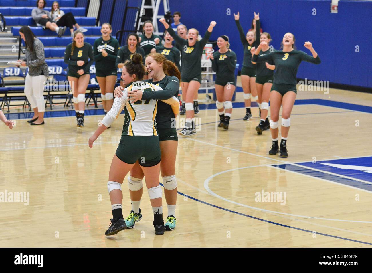31. August 2015: Die Mitglieder des Bundesstaates North Dakota feiern den Sieg während eines regulären Saisonspiels zwischen den St. Louis Billikens und dem North Dakota State Bison, bei dem der Bundesstaat North Dakota im Chaifetz Pavilion in St. Louis mit 3:1 besiegt. (Kreditbild: © Richard Ulreich via ZUMA Wire) Stockfoto