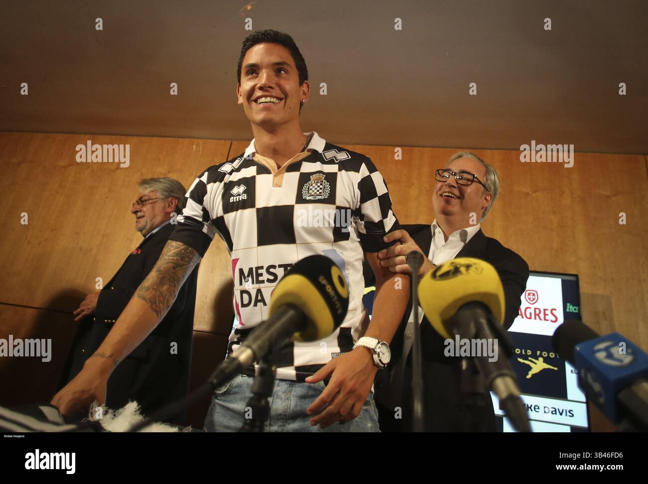 1. September 2015 - Na - Porto, 01/09/2015 - Präsentation von zwei Verstärkungen für Boavista Futebol Clube, Rivaldinho und Renato Santos, in Anwesenheit des Weltmeisters Rivaldo. (Foto: © Leonel de Castro/Global Imagens via ZUMA Press/ZUMAPRESS.com) Stockfoto