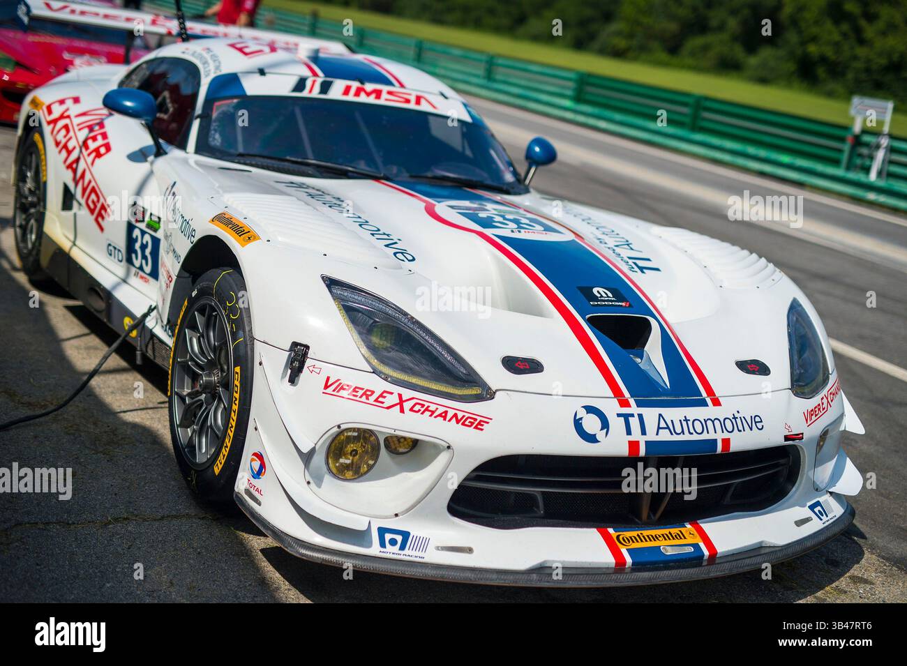 21. August 2015 - Alton, VA, USA - Alton, VA - 21. August 2015: Das Team der Tudor United Sportscar Championship von Ben Keating und Jeroen Bleekemolen geht in der #33 ViperExchange.com Dodge Viper SRT auf die Rennstrecke für ein Training für den Oak Tree Grand Prix auf dem Virginia International Raceway in Alton, VA. (Credit Image: © ASP/Cal Sport Media/ZUMAPRESS.com) Stockfoto