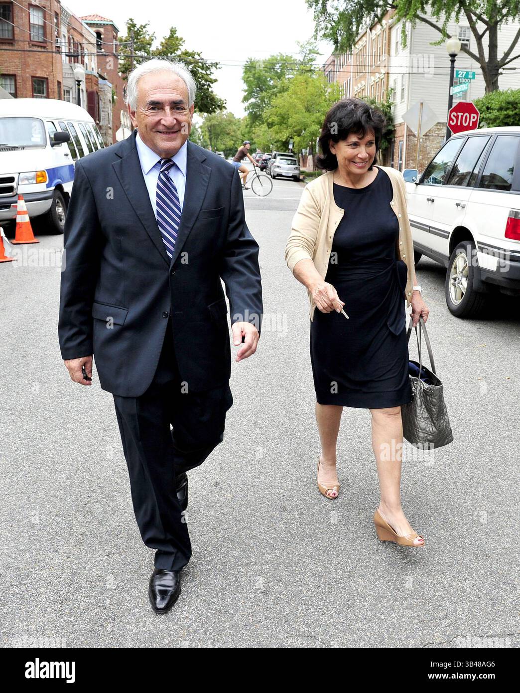 29. August 2011 – Dominique Strauss-Kahn und seine Frau Anne Sinclair kehren nach Washington, D.C, Amerika – 29. August 2011 zurück. (Kreditbild: ©Ron Sachs/CNP via ZUMA Wire) Stockfoto