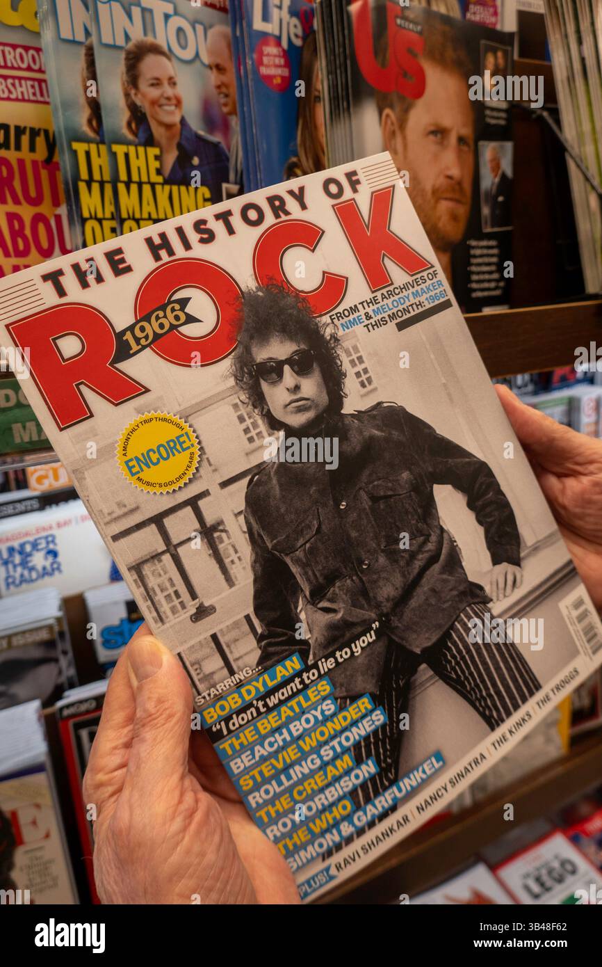 Barnes & Noble Booksellers on Fifth Avenue in New York City bietet eine große Auswahl an Büchern und Zeitschriften, USA 2025 Stockfoto