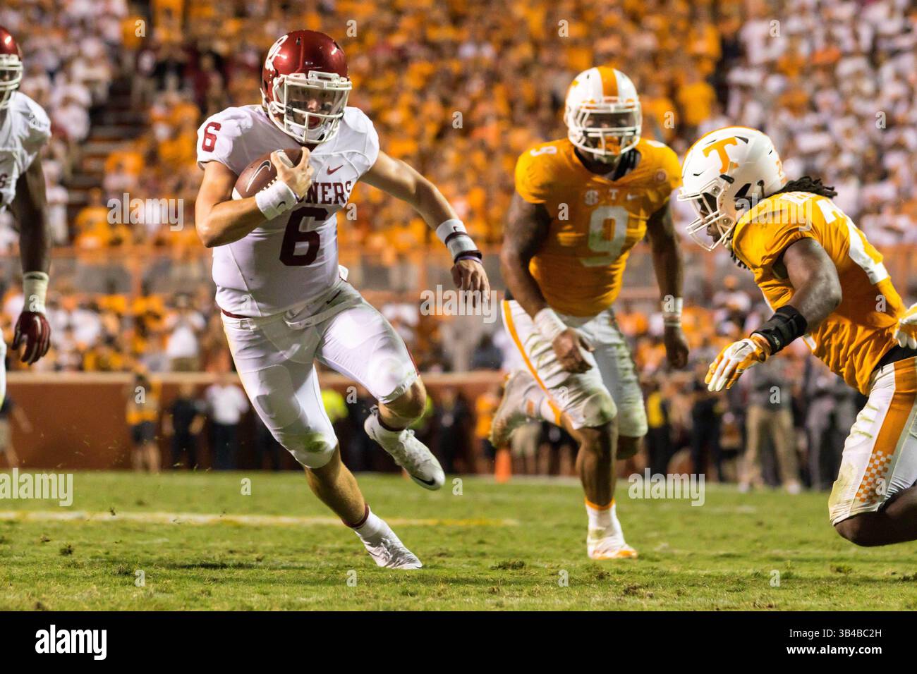 12. September 2015: Baker Mayfield #6 der Oklahoma Sooners spielt den Ball während des NCAA Football-Spiels zwischen den Freiwilligen der University of Tennessee und den Oklahoma Sooners im Neyland Stadium in Knoxville, TN Tim Gangloff/CSM (Credit Image: © Fotograf:Tim Gangloff/CSM via ZUMA Wire) Stockfoto