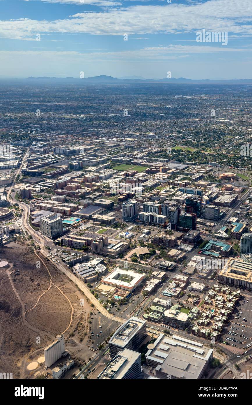 Aus der Vogelperspektive von Tempe, Arizona, einem Vorort von Phoenix, mit Blick nach Süden. Stockfoto
