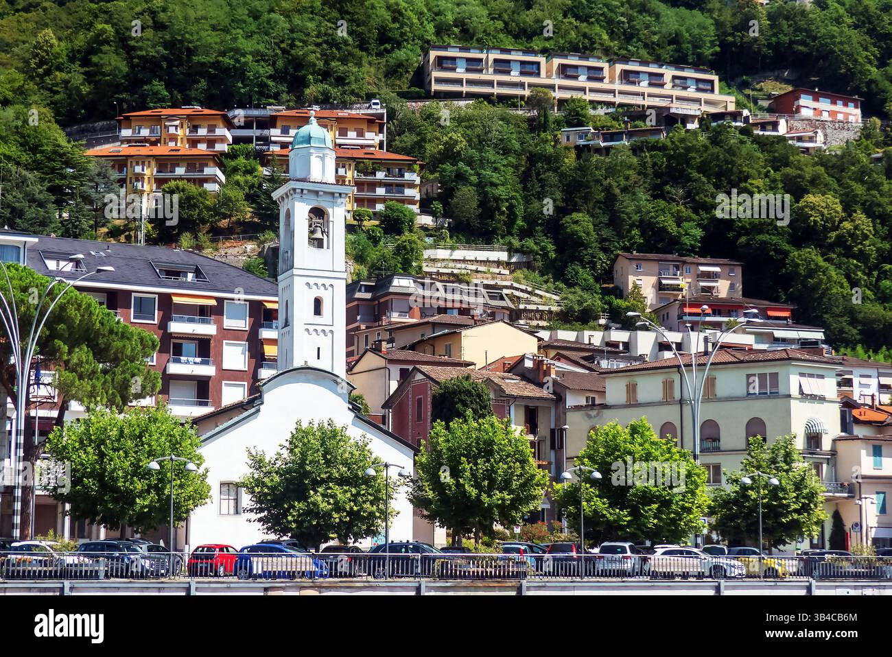 Die italienische Exklave von Casinó di Campione D'Italia von der Fähre auf dem Luganersee Stockfoto