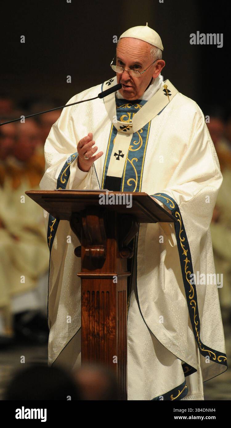 26. September 2015 - Philadelphia, PA, USA - Papst Franziskus während der Messe in der Basilika der Heiligen Peter und Paul in Philadelphia am Samstag, 26. September 2015. (Bild: © Clem Murray/TNS via ZUMA Wire) Stockfoto