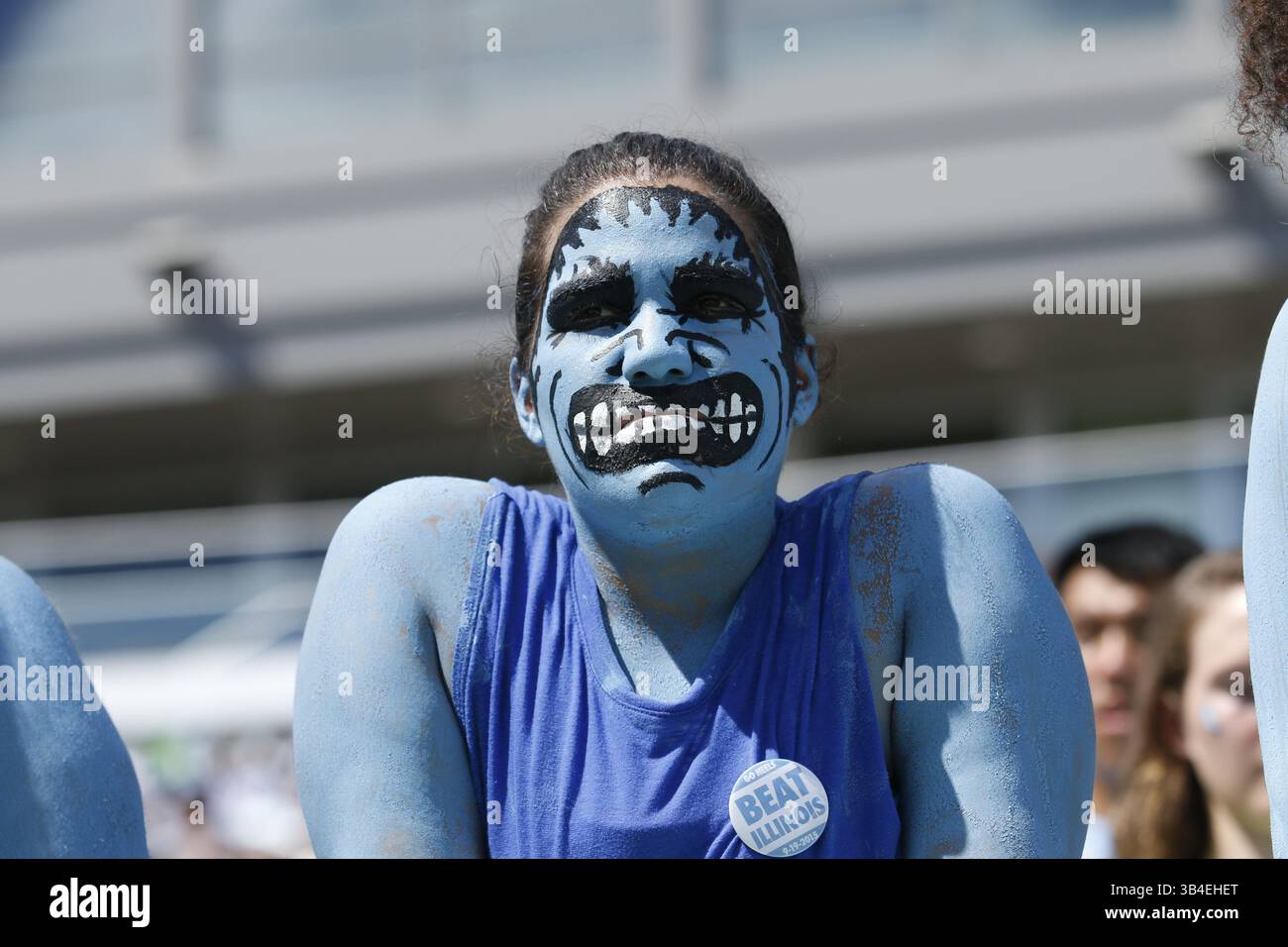 19. September 2015: Fan Dawns the face Paint für das NCAA Football Matchup zwischen den kämpfenden Illini of Illinois und den North Carolina Tarheels im Kenan Memorial Stadium in Chapel Hill, NC. Scott Kinser/CSM(Bild: © Scott Kinser/CSM via ZUMA Wire) Stockfoto