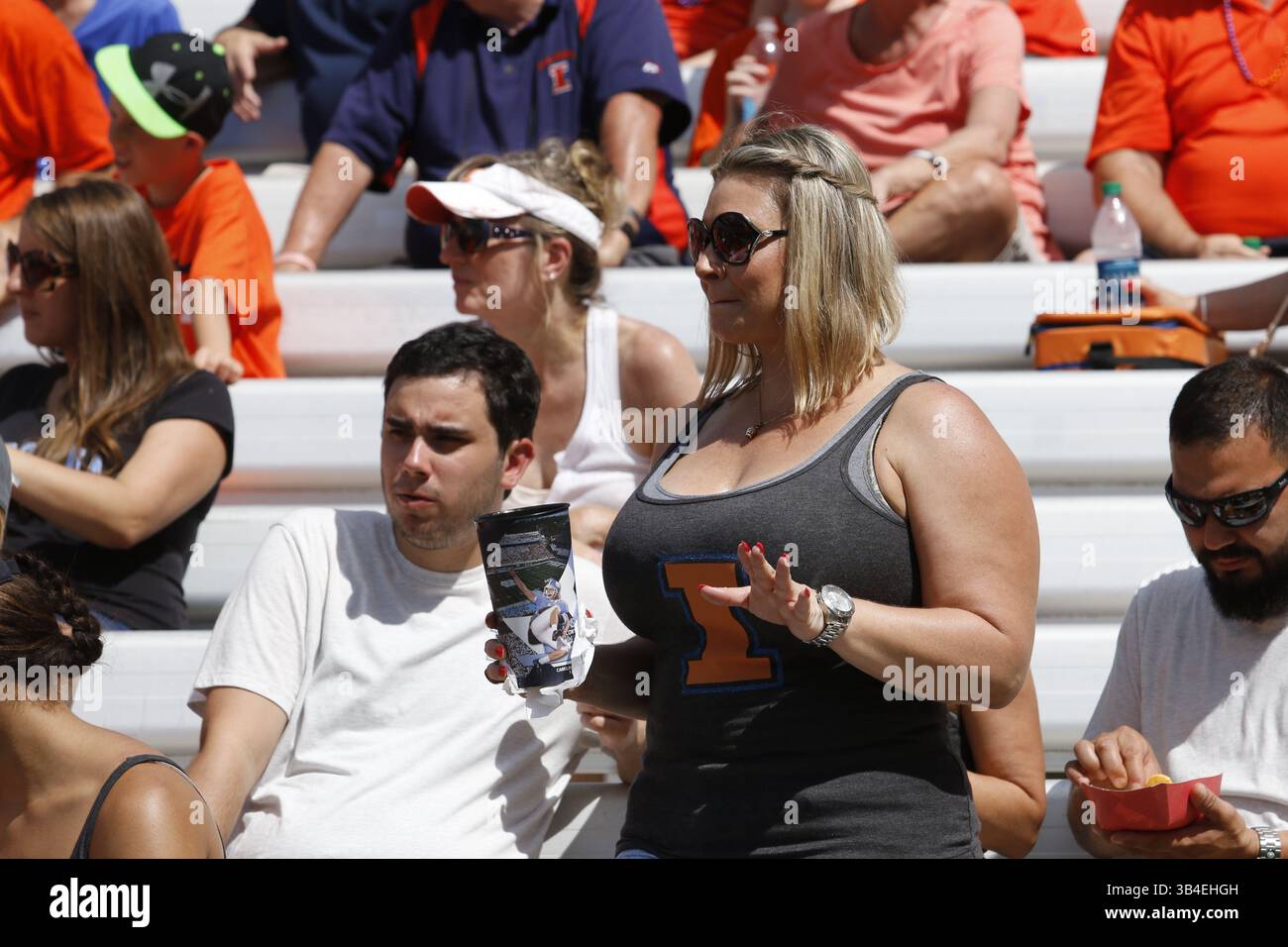 19. September 2015: NCAA Football Matchup zwischen den kämpfenden Illini of Illinois und den North Carolina Tarheels im Kenan Memorial Stadium in Chapel Hill, NC. Scott Kinser/CSM(Bild: © Scott Kinser/CSM via ZUMA Wire) Stockfoto