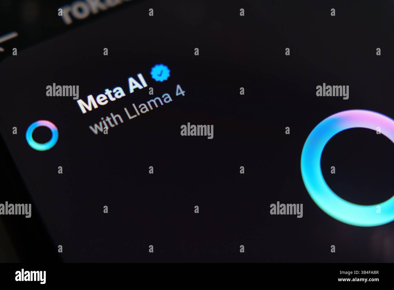 Meta-KI mit Llama 4 wird auf dem Smartphone-Bildschirm angezeigt und hebt die fortschrittliche Meta-KI-Technologie hervor Stockfoto