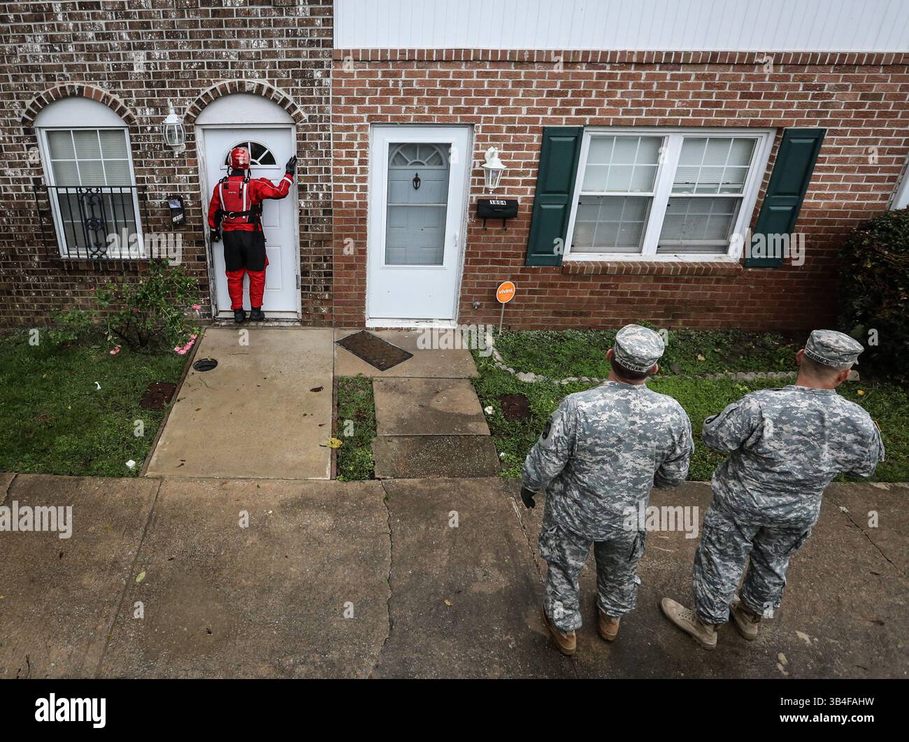 5. Oktober 2015 - Columbia, SC, USA - Rettungsmannschaften aus dem ganzen Land arbeiten, um den Bedürftigen zu helfen, nachdem Regen und Hochwasser das Gebiet am 5. Oktober 2015 in Columbia, S.C. verwüstet haben (Credit Image: © Matt Walsh/TNS via ZUMA Wire) Stockfoto