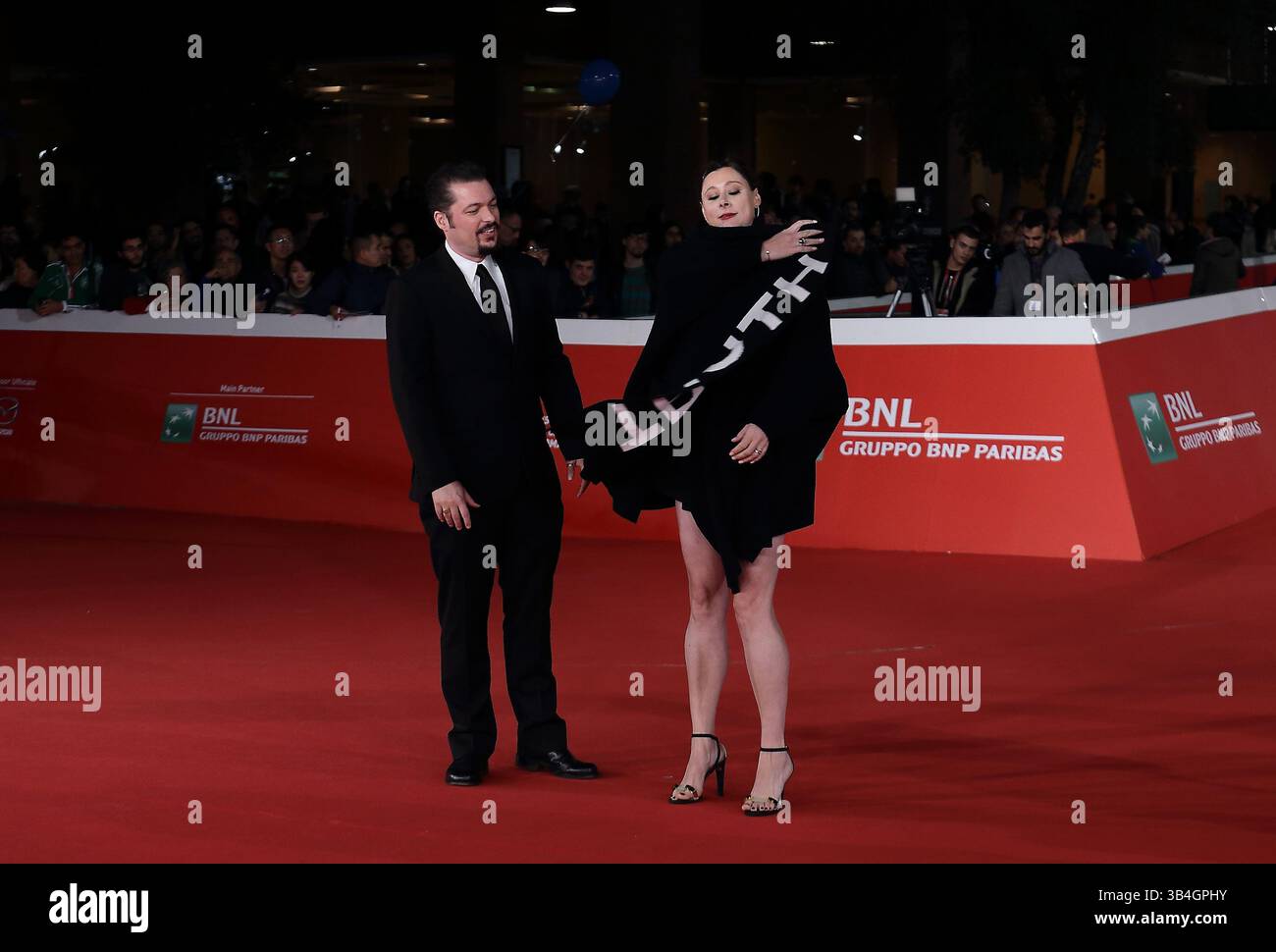 16. Oktober 2015 – Rom, Italien – Regisseur JAMES VANDERBILT und Schriftstellerin MARY MAPES auf dem roten Teppich von „Wahrheit“ auf dem Rom Film Festival 2015. (Foto: © Evandro Inetti Via ZUMA Wire) Stockfoto