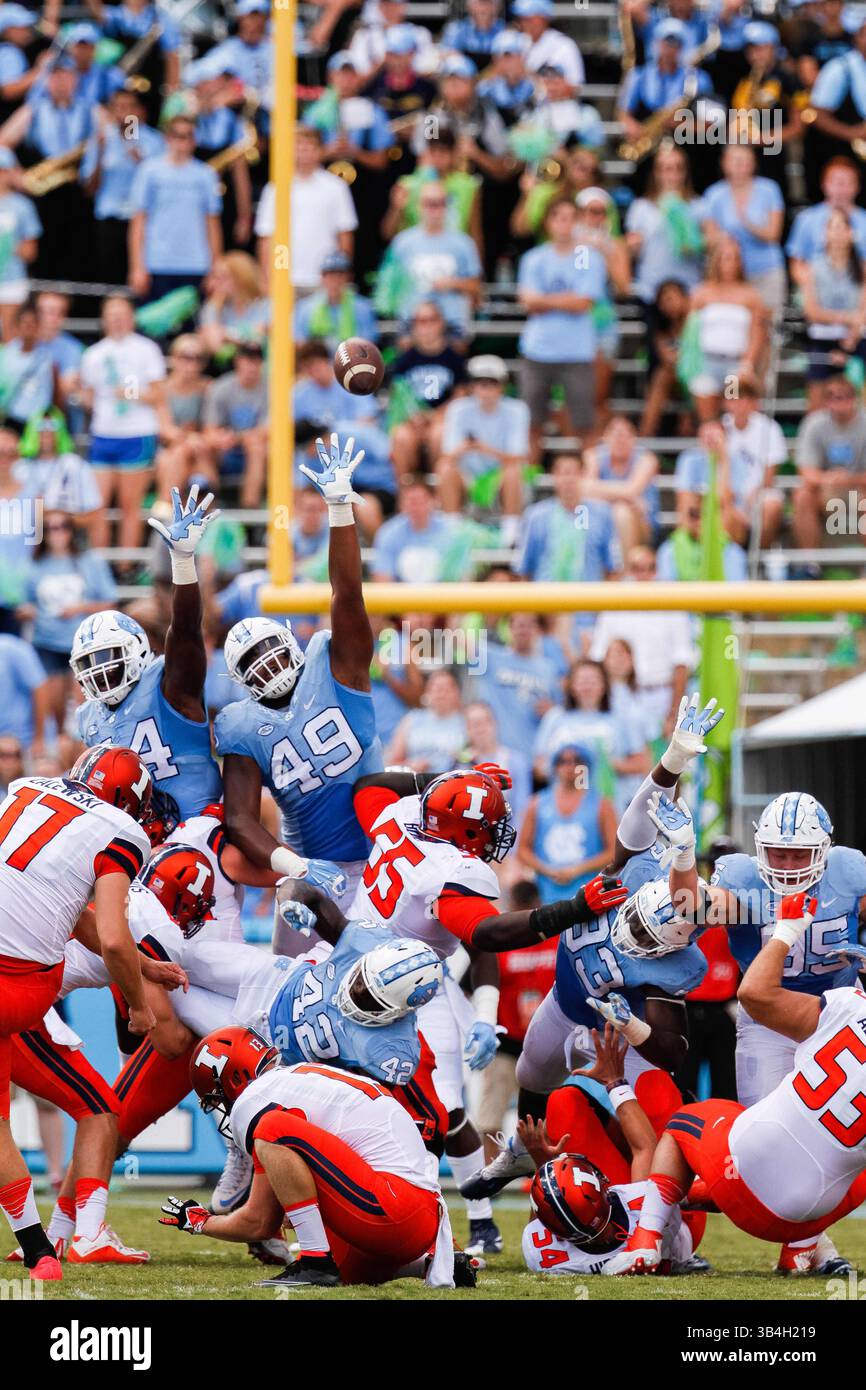 19. September 2015: NCAA Football Matchup zwischen den kämpfenden Illini of Illinois und den North Carolina Tarheels im Kenan Memorial Stadium in Chapel Hill, NC. Scott Kinser/CSM(Bild: © Scott Kinser/CSM via ZUMA Wire) Stockfoto
