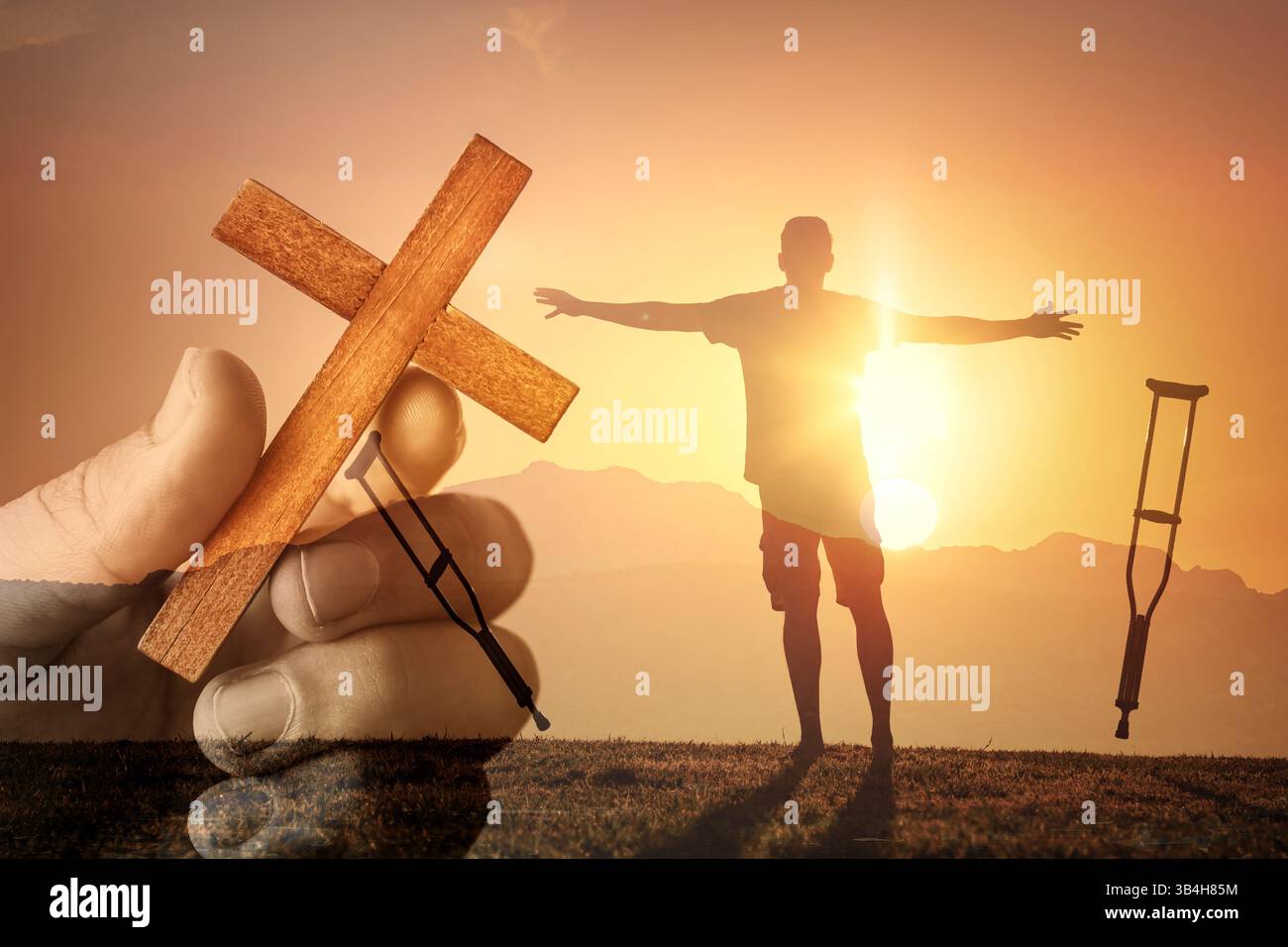 Ein Wunder geschah. Behinderter Mann ist wieder gesund. Ein Mensch, der eine Wunderheilungskraft Gottes erlebt. Stockfoto