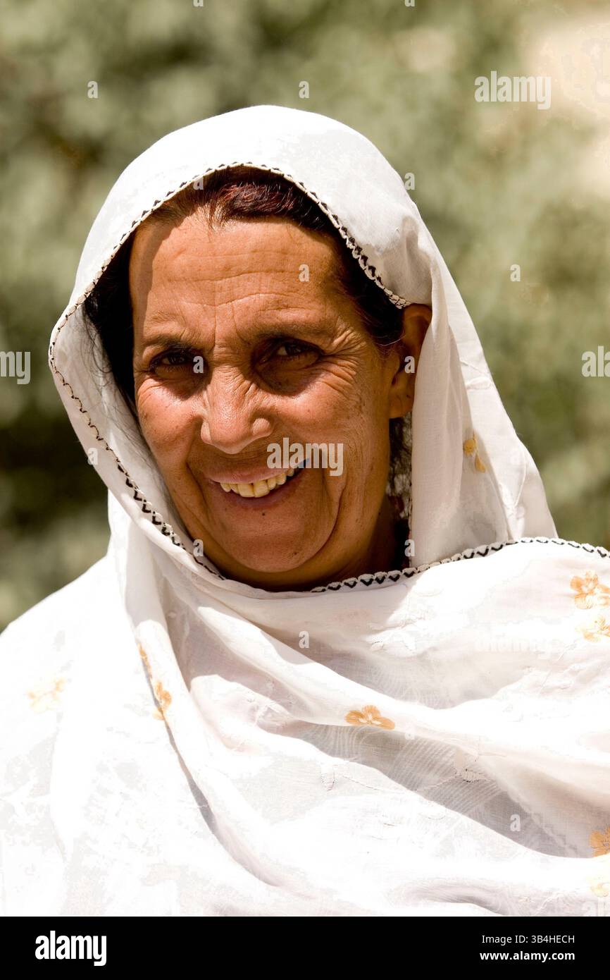 16. Juni 2009 - Kabul, Afghanistan - Hausmeister am Marastoon in Kabul. Marastoons, was in Paschto "Orte der Hilfe" bedeutet, sind in Afghanistan eine lange Tradition. Sie wurden 1930 von der Regierung als öffentliche Einrichtungen eingerichtet und bieten den Ärmsten der Armen vorübergehend Unterkunft und Bildung an. (Kreditbild: © Theodore Liasi/ZUMApress.com) Stockfoto