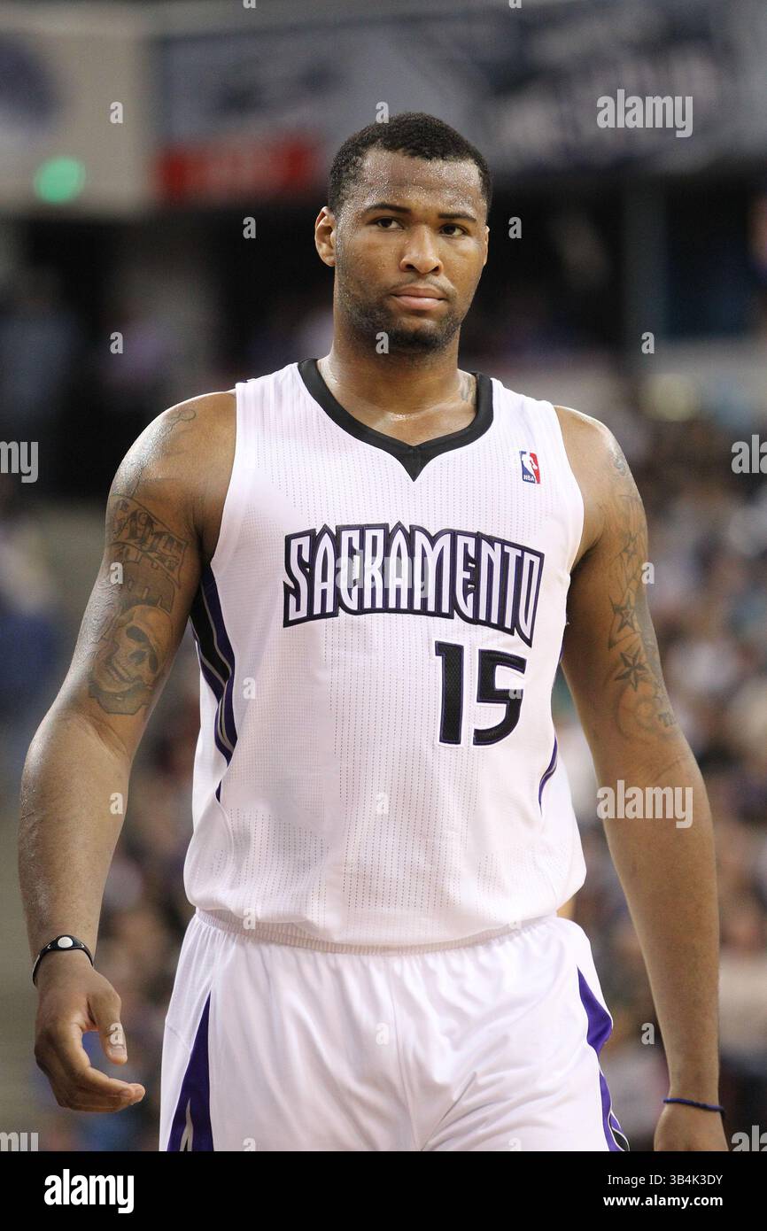 16. März 2011: Sacramento Kings Power Stürmer DeMarcus Cousins (15) betreten das Spielfeld während des NBA Basketballspiels zwischen den Cleveland Cavaliers und den Sacramento Kings im Power Balance Pavilion in Sacramento, Kalifornien. Die Cleveland Cavaliers besiegten die Sacramento Kings von 97 bis 93. (Bild: © Christopher Trim/Cal Sport Media/ZUMAPRESS.com) Stockfoto