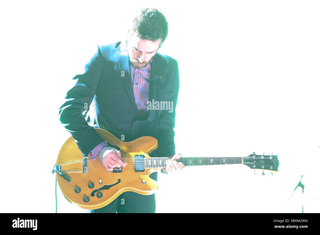 März 2011 - Toronto, ON, Kanada - TORONTO, ONT: 27. MÄRZ 2011 -- Tokyo Police Club tritt am Sonntagabend, 27. März 2011, bei den Juno Awards 2011 im Air Canada Centre in Toronto auf. Die Juno Awards 2011, die vom gebürtigen Toronto Drake veranstaltet werden, feiern ihr 40-jähriges Jubiläum. (Kreditbild: © Peter J Thompson/Postmedia News/ZUMAPRESS.com) Stockfoto