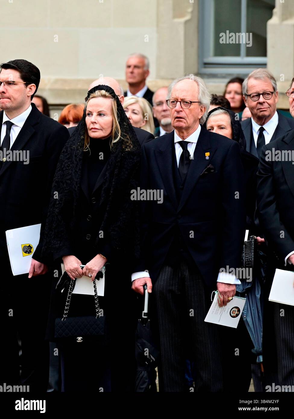 Katharina Maria Fürstin von Hohenzollern, Karl Friedrich Fürst von Hohenzollern bei der Trauerfeier für Andreas Prinz von Sachsen-Coburg und Gotha auf dem Schlossplatz von Schloss Ehrenburg. Coburg, 24.04.2025 *** Katharina Maria Prinzessin von Hohenzollern, Karl Friedrich Prinz von Hohenzollern bei der Trauerfeier für Andreas Prinz von Sachsen Coburg und Gotha auf dem Schlossplatz von Schloss Ehrenburg Coburg, 24 04 2025 Copyright: XMATTHIASxWEHNERTx Stockfoto