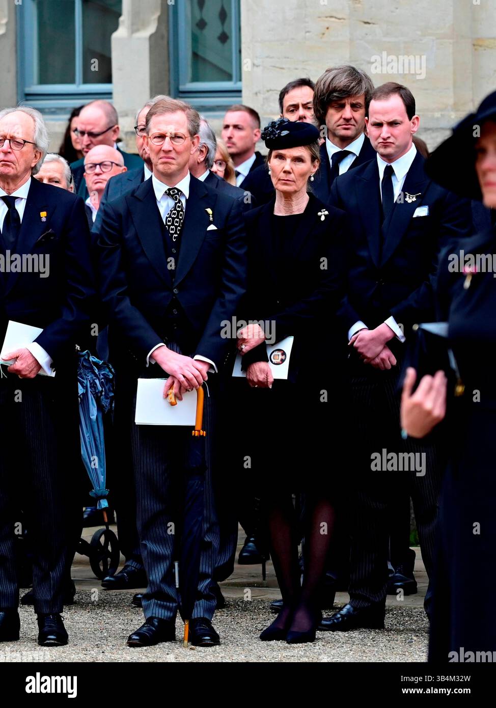 Karl Friedrich Fürst von Hohenzollern, Bernhard Prinz und Markgraf von Baden, Herzog von Zähringen, Stephanie Anne Prinzessin und Markgräfin von Baden, Herzogin von Zähringen, Ernst August Prinz von Hannover, Wilhelm Herzog von Württemberg bei der Trauerfeier für Andreas Prinz von Sachsen-Coburg und Gotha auf dem Schlossplatz von Schloss Ehrenburg. Coburg, 24.04.2025 *** Karl Friedrich Prinz von Hohenzollern, Bernhard Prinz und Markgraf von Baden, Herzog von Zähringen, Stephanie Anne Prinzessin und Markgräfin von Baden, Herzogin von Zähringen, Ernst August Prinz von Hannover, Wilhelm Herzog von Württember Stockfoto