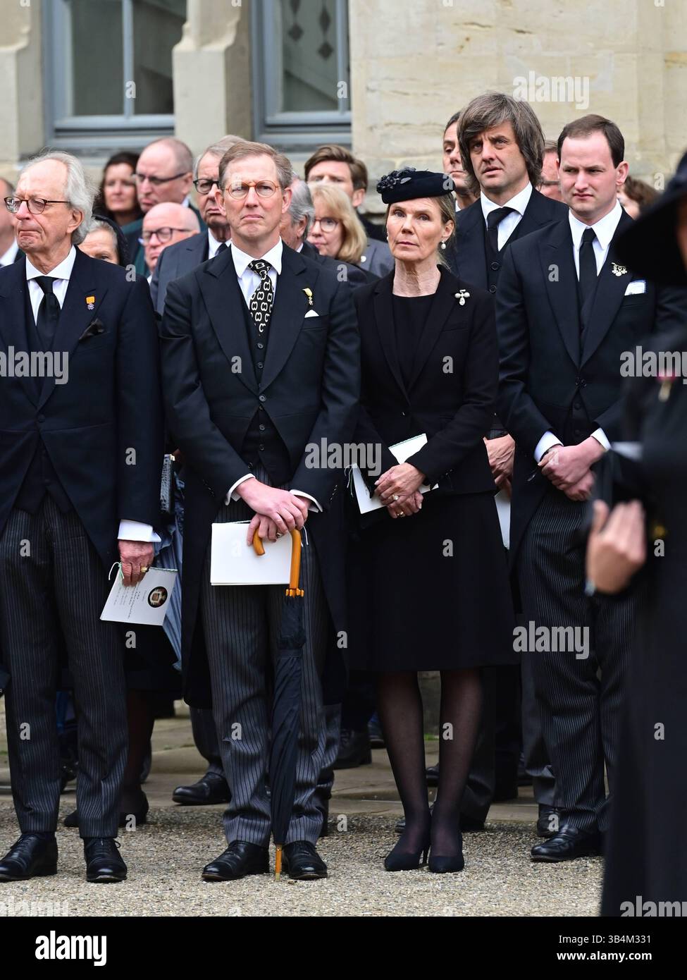 Karl Friedrich Fürst von Hohenzollern, Bernhard Prinz und Markgraf von Baden, Herzog von Zähringen, Stephanie Anne Prinzessin und Markgräfin von Baden, Herzogin von Zähringen, Ernst August Prinz von Hannover, Wilhelm Herzog von Württemberg bei der Trauerfeier für Andreas Prinz von Sachsen-Coburg und Gotha auf dem Schlossplatz von Schloss Ehrenburg. Coburg, 24.04.2025 *** Karl Friedrich Prinz von Hohenzollern, Bernhard Prinz und Markgraf von Baden, Herzog von Zähringen, Stephanie Anne Prinzessin und Markgräfin von Baden, Herzogin von Zähringen, Ernst August Prinz von Hannover, Wilhelm Herzog von Württember Stockfoto