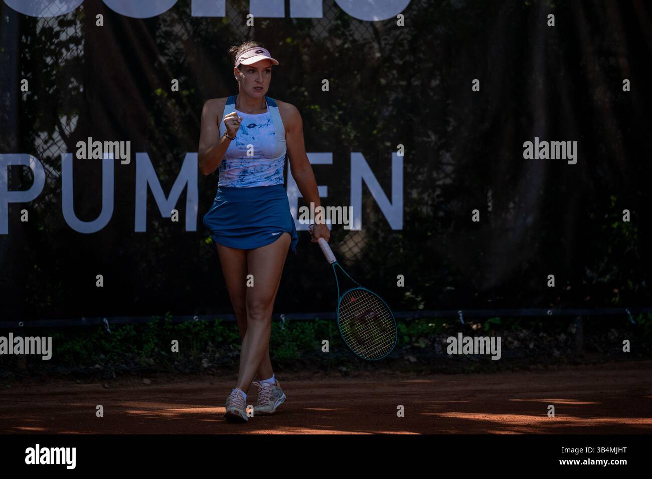 Darja Semenistaja (LAT) ballt die Faust nach einem Punktgewinn. Stockfoto