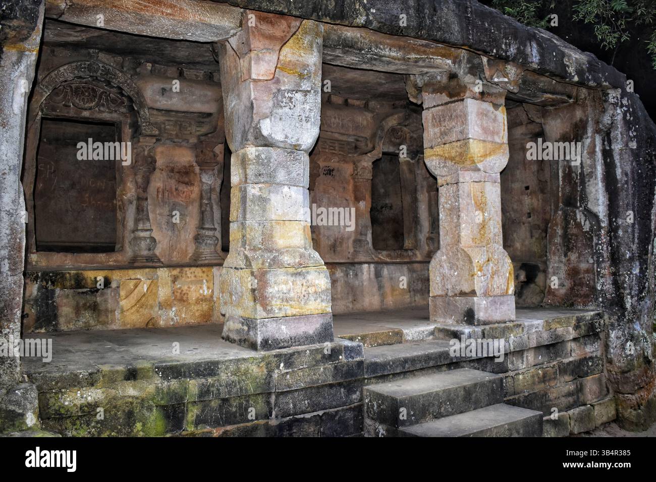 Höhle von Udaygiri in bhubaneswar odisha. Höhle von Udaygiri historischer Ort in Bhuwneswar, orissa in indien. Früher Kattaka Gumpha oder Cuttack Ca Stockfoto