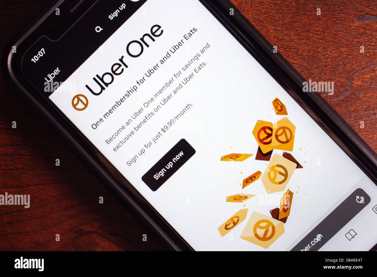 Die Uber One-Website, die ein Abonnement mit exklusiven Vorteilen für Uber Rides und Uber Eats anbietet, wird auf einem iPhone angezeigt Stockfoto