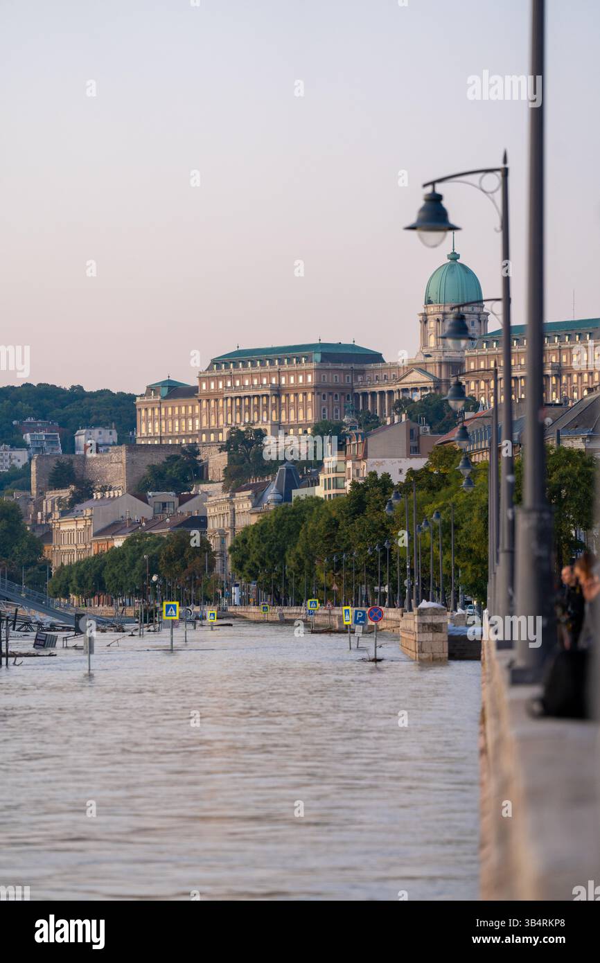 Budapest, Ungarn - 22. September 2024: Budaer Burg während der Überschwemmung Stockfoto