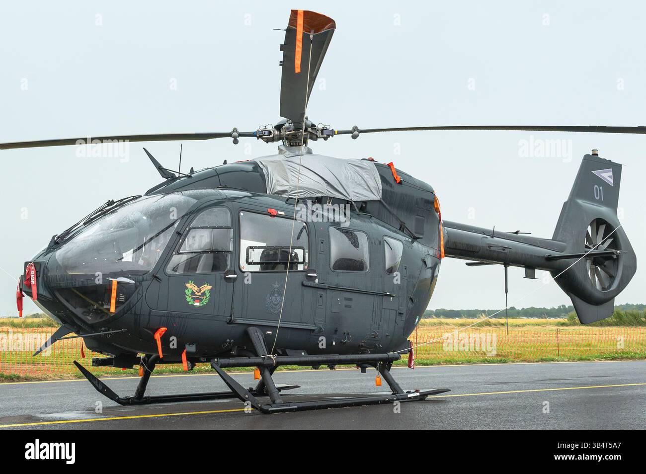 Ein zweimotoriger Eurocopter EC145M leichter Nutzhubschrauber der ungarischen Luftwaffe. Stockfoto