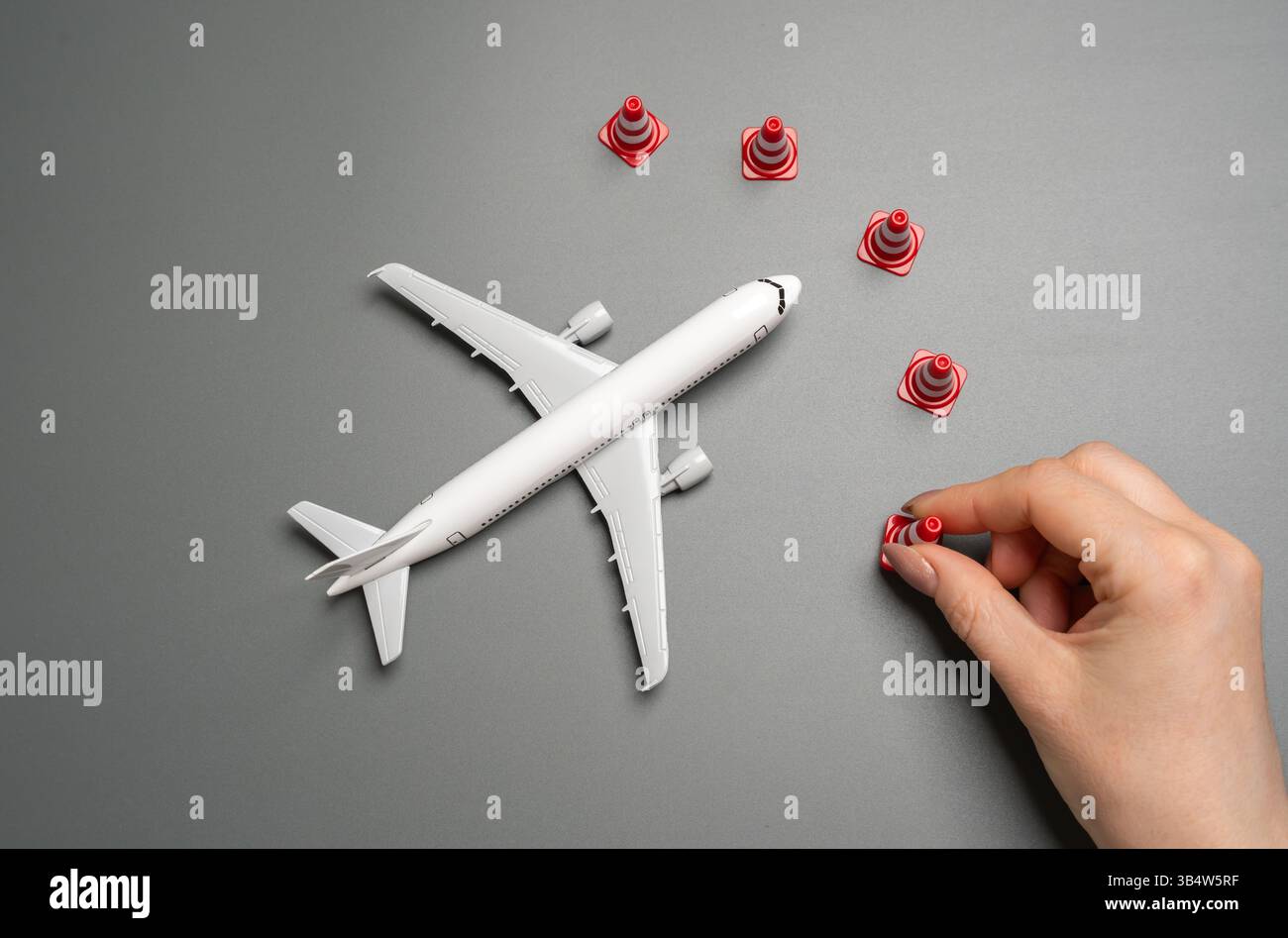 Beschränkungen für Passagierflüge. Schließung der Luftgrenzen. Flugverbote. Auferlegte Beschränkungen, geopolitische Spannungen oder Notfälle im Bereich der öffentlichen Gesundheit Stockfoto