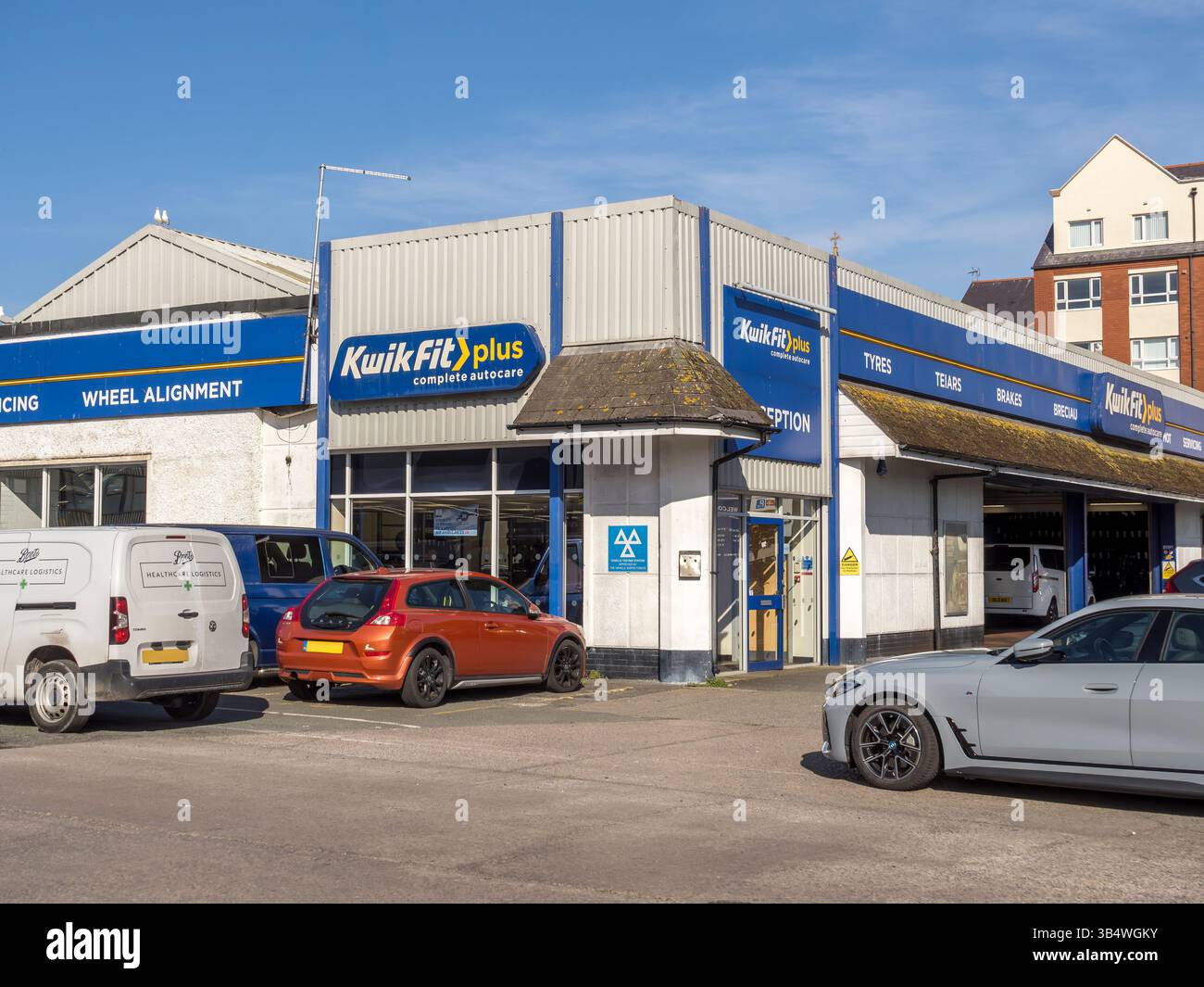 Kwik Fit Car Service Center in Conway Road, Llandudno, Nordwales, Großbritannien Stockfoto