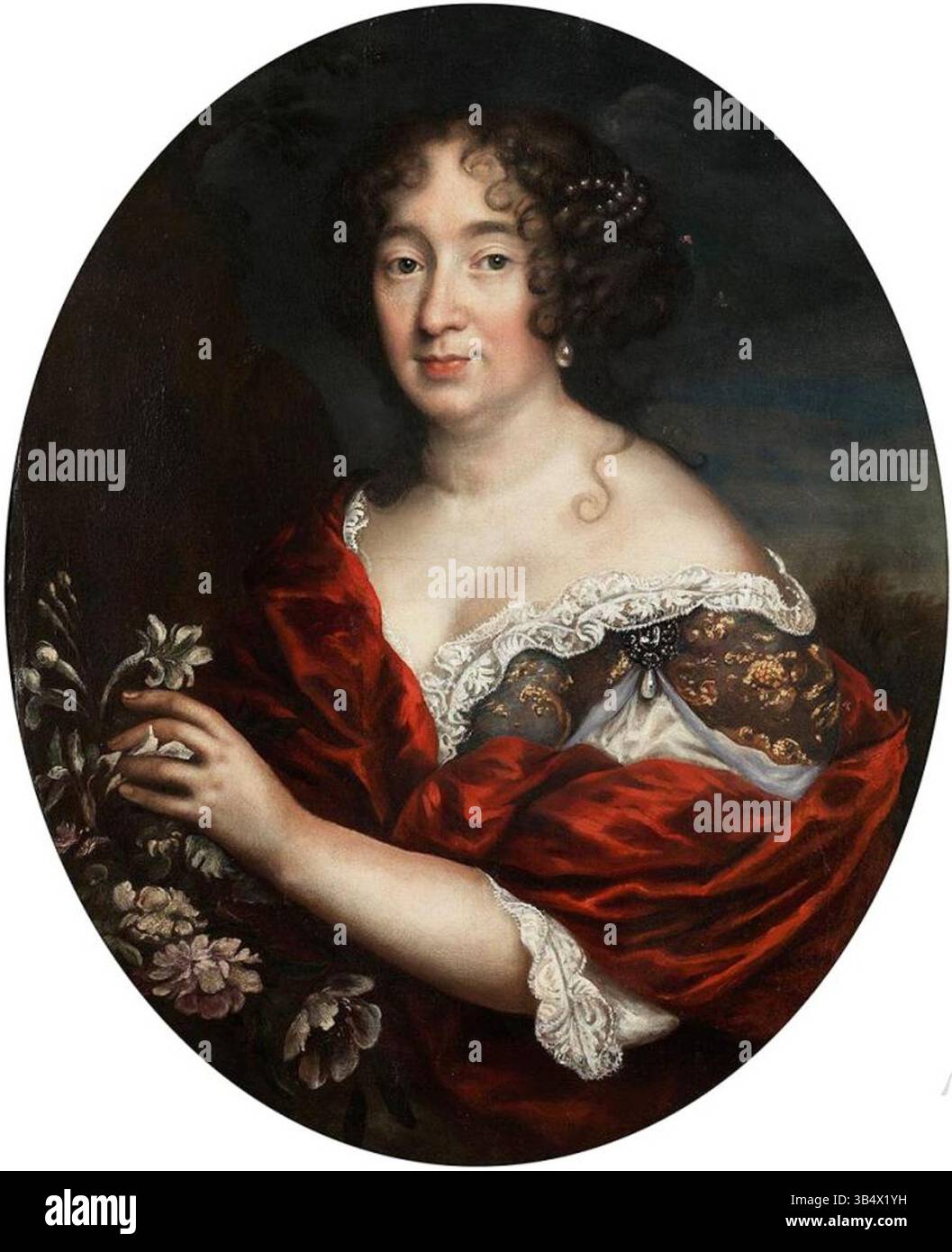 Dieses Porträt aus dem 17. Jahrhundert von Jacob Ferdinand Voet zeigt eine Dame mit Lilien und Pfingstrosen, die den unverkennbaren Stil des Künstlers zeigt. Voet, ein renommierter Porträtmaler, war in verschiedenen europäischen Städten tätig. Die Dame, möglicherweise Ludovica di Savoia, ist in aufwendiger Kleidung und Schmuck verziert, wobei ihre rechte Hand auf einem Blumenstrauß liegt. Das Ölgemälde fängt das Wesen barocker Porträts ein. Stockfoto