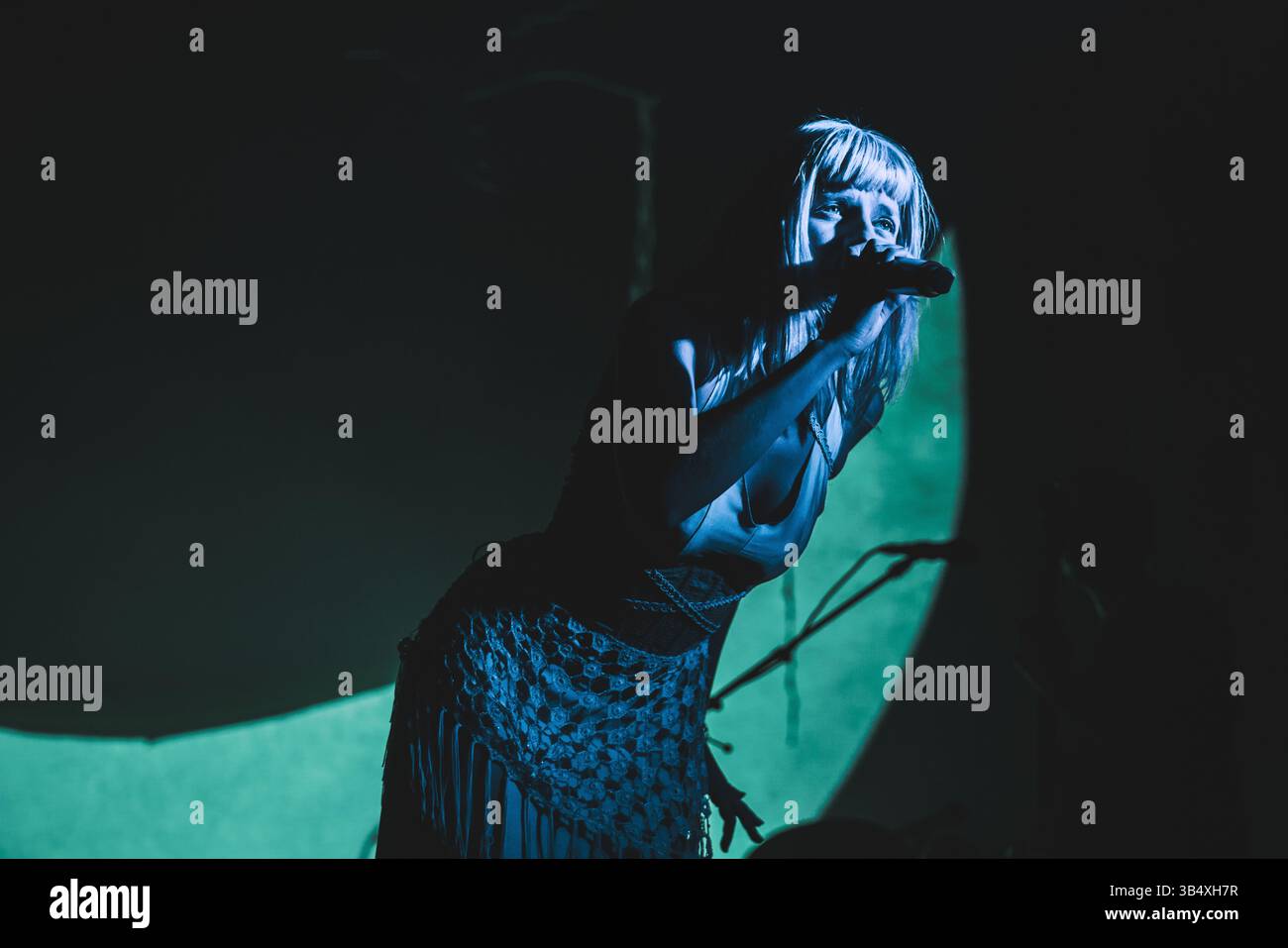 Kopenhagen, Dänemark. April 2025. Die norwegische Sängerin und Songwriterin Aurora gibt ein Live-Konzert im KB Hallen in Frederiksberg, Kopenhagen. Stockfoto