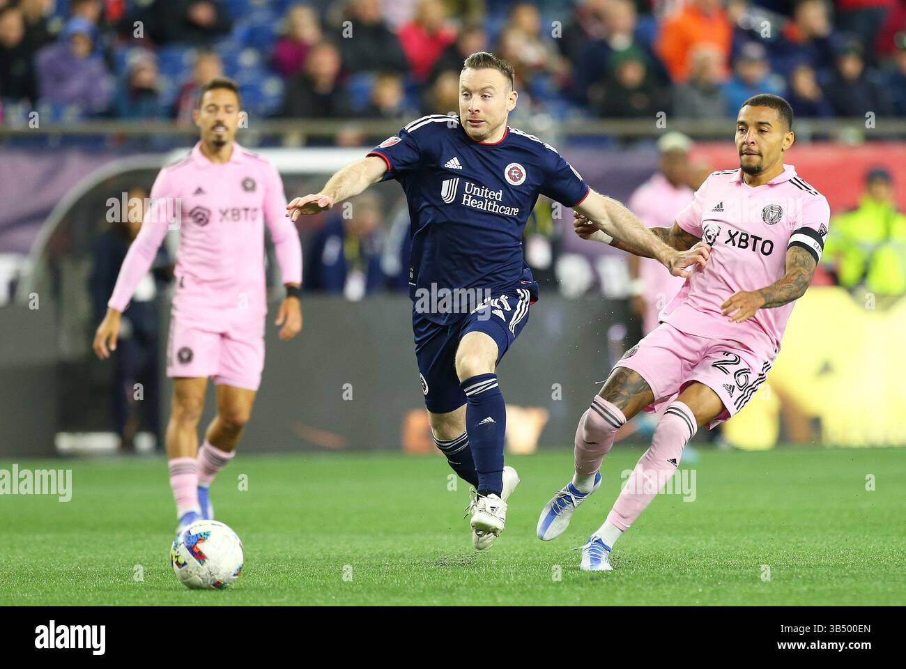 30. April 2022; Foxborough, MA, USA; der Mittelfeldspieler Thomas McNamara (26) und der Mittelfeldspieler Gregore (26) von Inter Miami in Aktion während eines MLS-Spiels zwischen Inter Miami FC und New England Revolution im Gillette Stadium. Anthony Nesmith/CSM(Kreditbild: Stockfoto