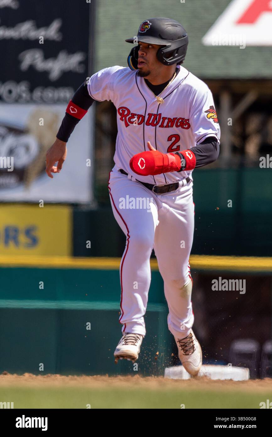 30. April 2022: Rochester Red Wings Infielder Luis Garcia. (2) führt die Basen gegen die Syrakus Mets. Die Rochester Red Wings veranstalteten die Syracuse Mets in einem Spiel der International League im Frontier Field in Rochester, New York. (Jonathan Tenca/CSM)(Bild: © Jonathan Tenca/CSM via ZUMA Press Wire) Stockfoto