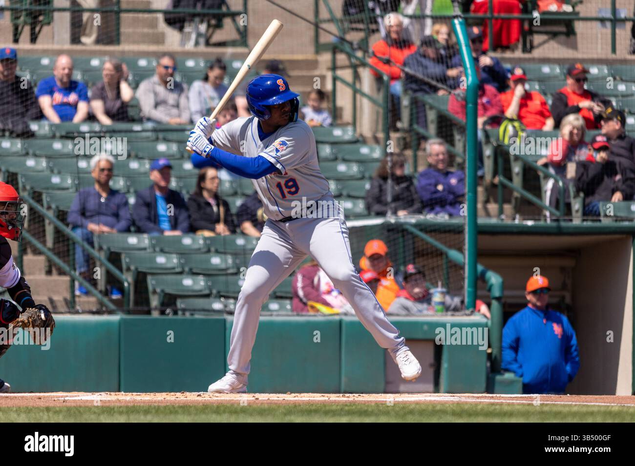 30. April 2022: Syracuse Mets Outfield Carlos Rincon (19) schlägt gegen die Rochester Red Wings. Die Rochester Red Wings veranstalteten die Syracuse Mets in einem Spiel der International League im Frontier Field in Rochester, New York. (Jonathan Tenca/CSM)(Bild: © Jonathan Tenca/CSM via ZUMA Press Wire) Stockfoto