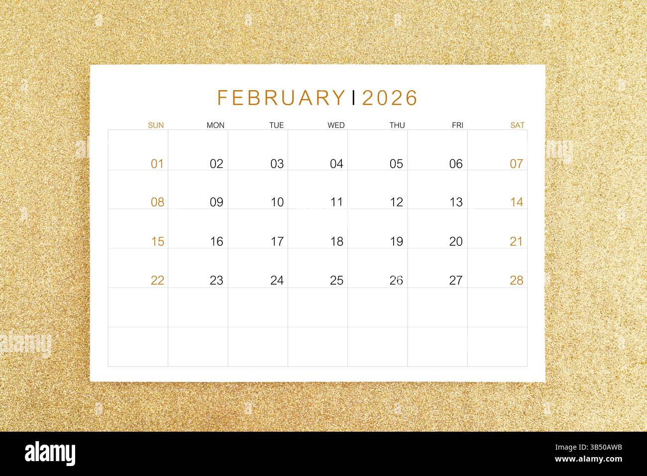 Februar 2026 Kalenderseite auf goldenem Glitzerhintergrund. Stockfoto