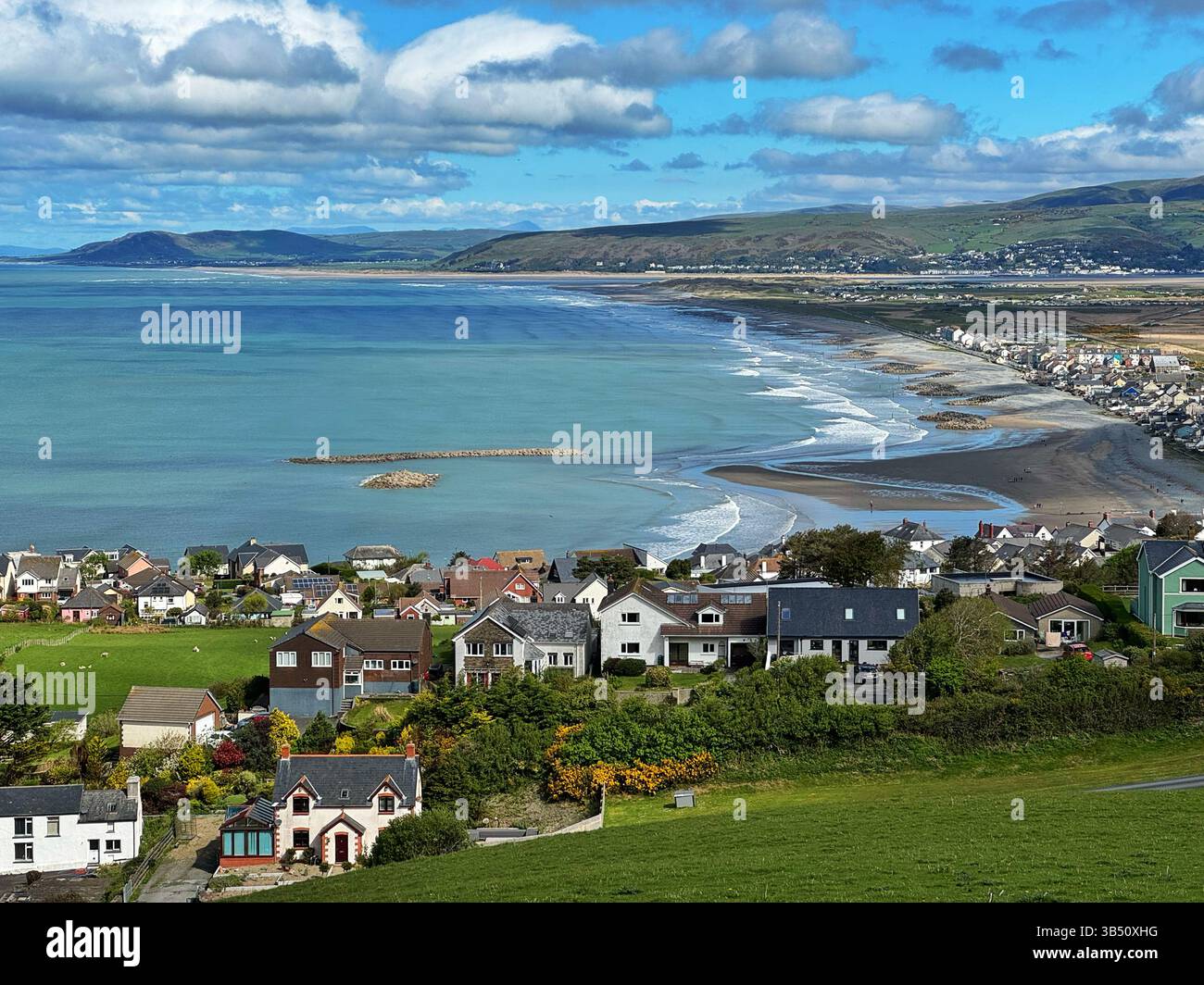 Blick nach Norden über Borth und Ynyslas von der Straße. Ceredigion, Wales. - Smartphone-aufgenommenes Stockfoto