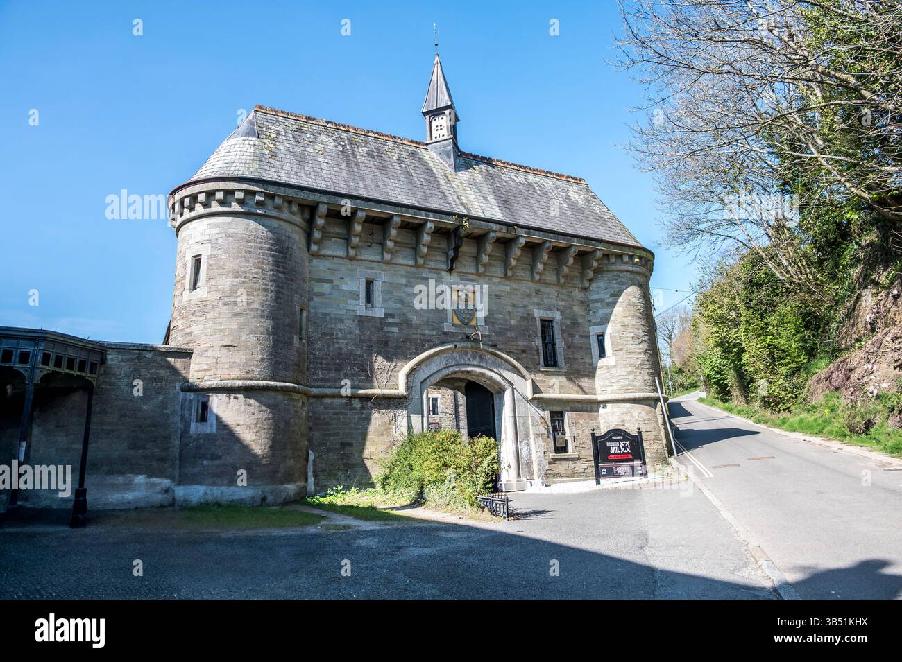 Das Bild zeigt den Eingang zur Touristenattraktion der berüchtigten georgianischen und viktorianischen Ära des Bodmin-Gefängnisses aus dem 17. Bis 18. Jahrhundert in Cornwall. Stockfoto